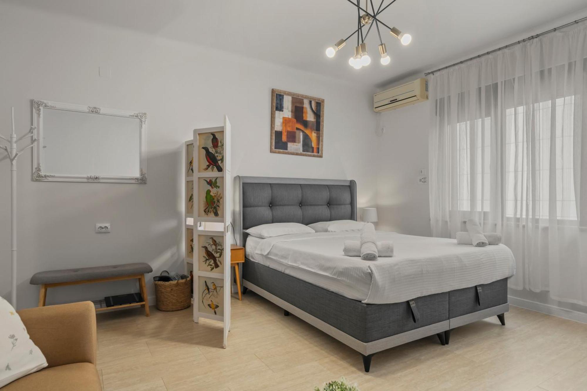Upscale Studio, Walking Distance From The Old Town Бухарест Екстер'єр фото
