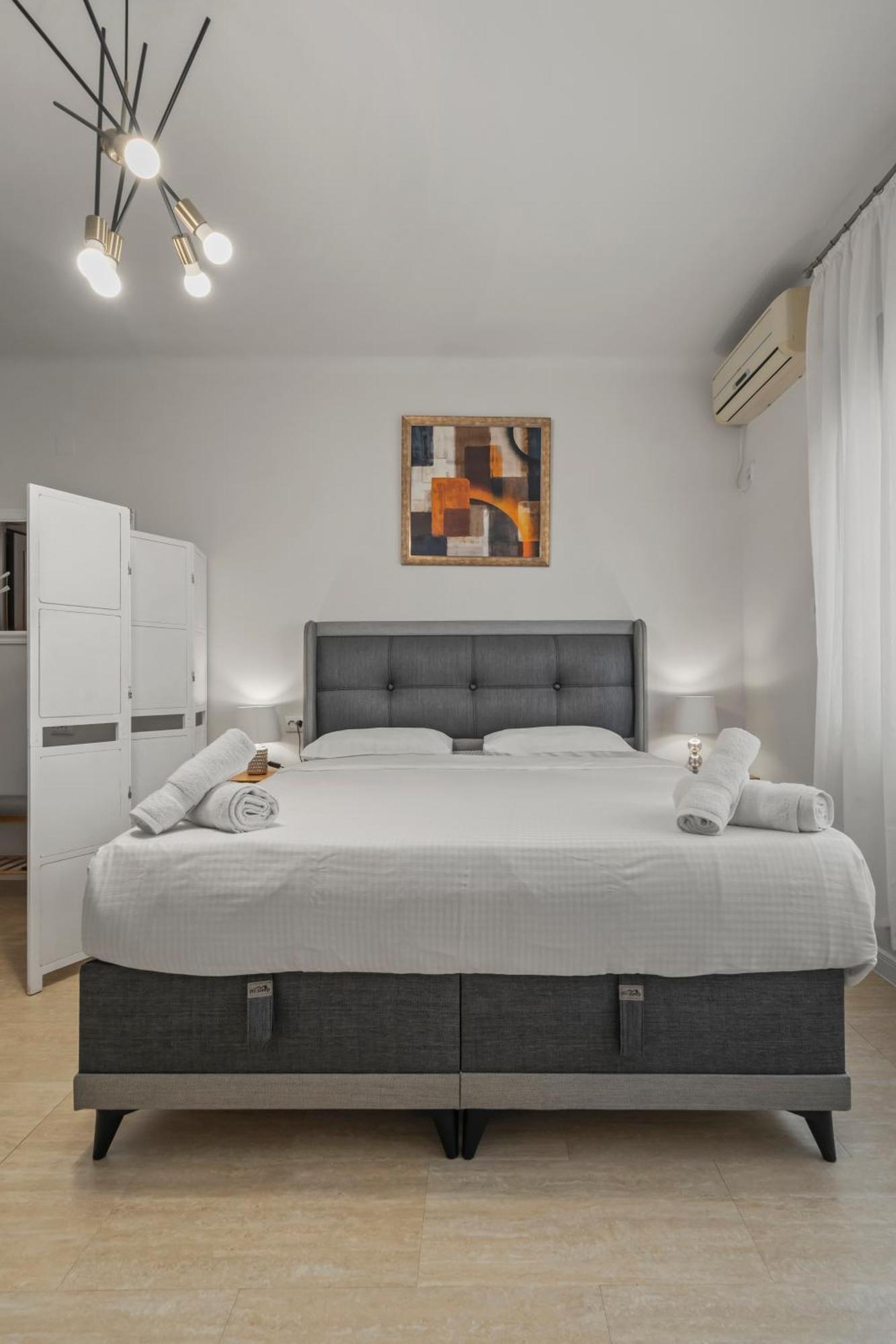 Upscale Studio, Walking Distance From The Old Town Бухарест Екстер'єр фото