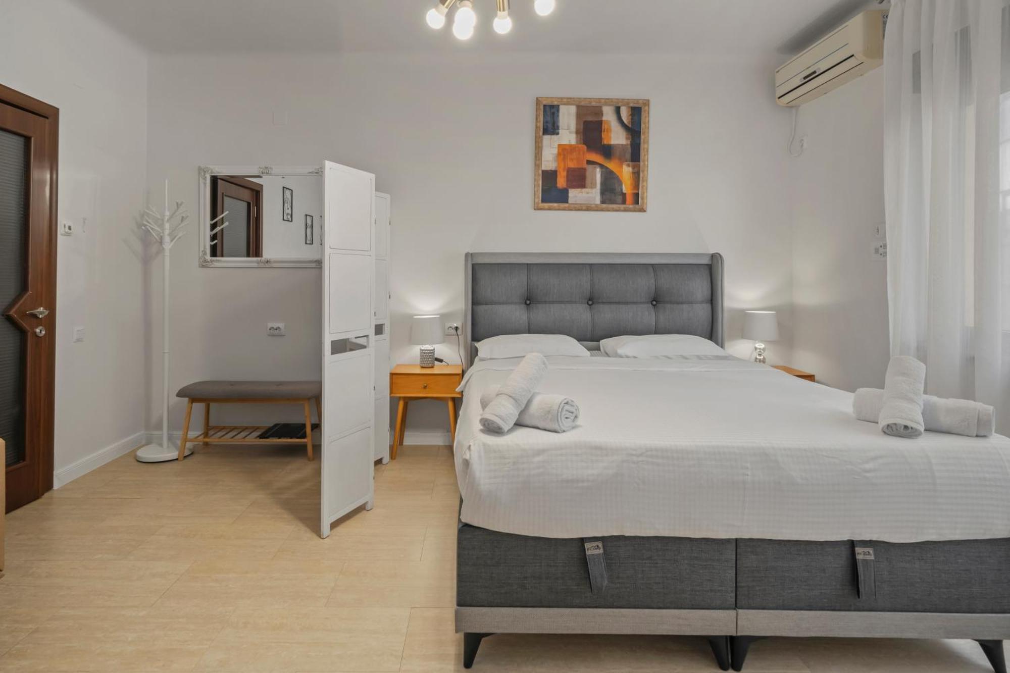 Upscale Studio, Walking Distance From The Old Town Бухарест Екстер'єр фото