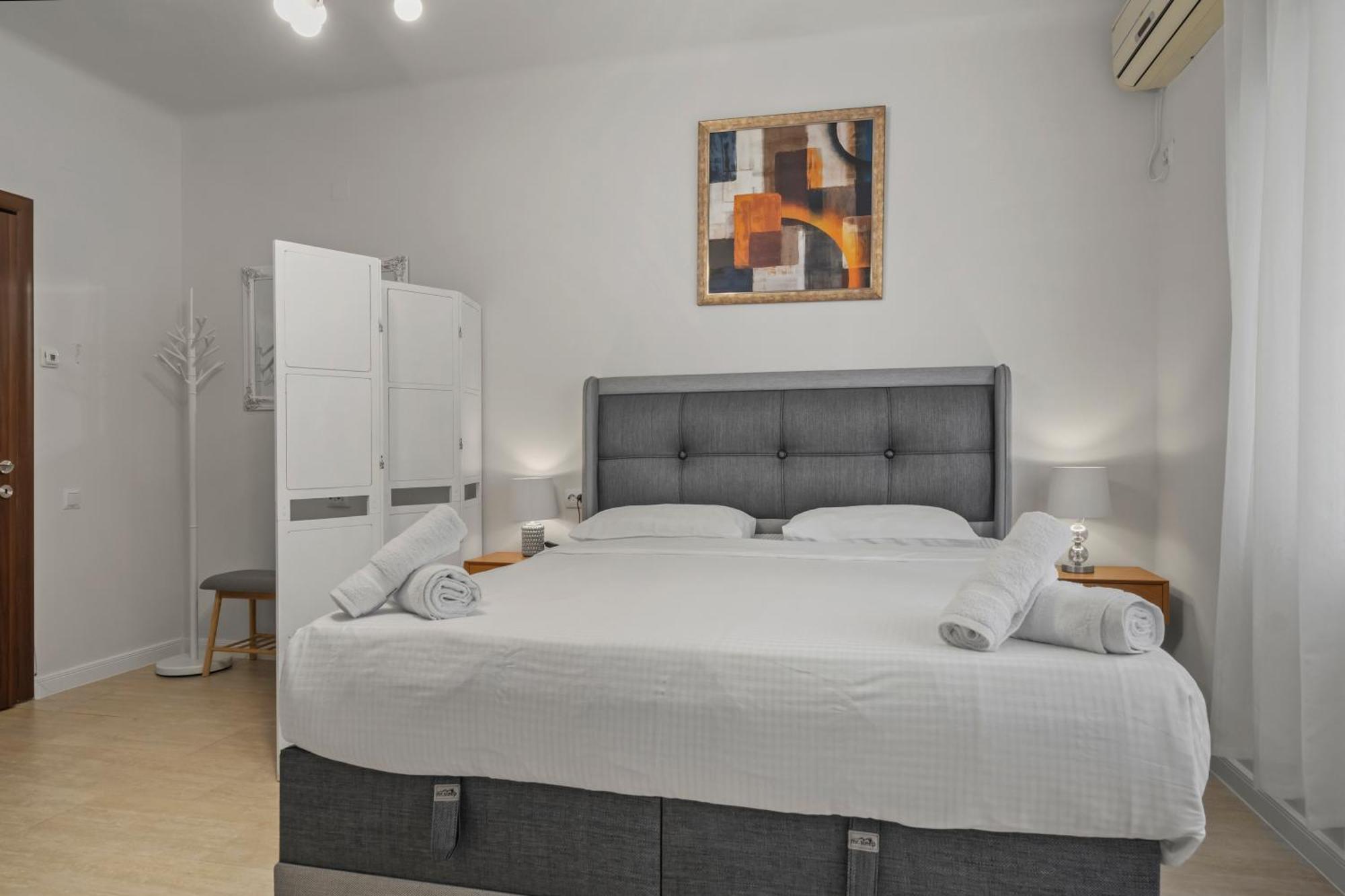 Upscale Studio, Walking Distance From The Old Town Бухарест Екстер'єр фото